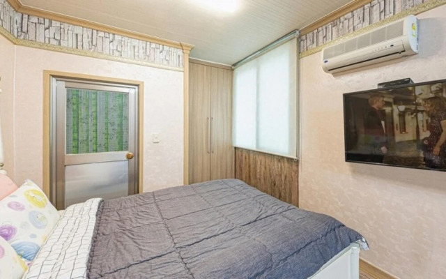 Goseong Jajackdo Aroma Pension