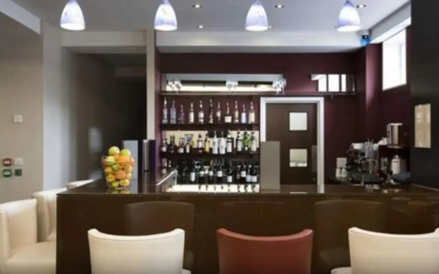 Dolphin House Serviced Apartments