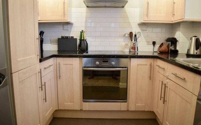 Homely Flat With Balcony in Parsons Green