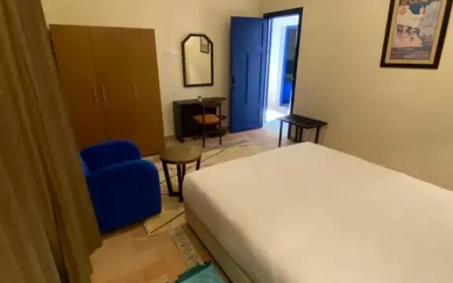 Comfy Colonial Apartments