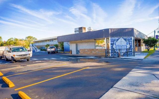 Sunrise Inn by OYO Titusville FL