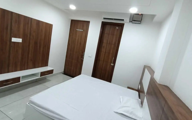 Oyo Home 89062 Ishwar Bharti Apartments
