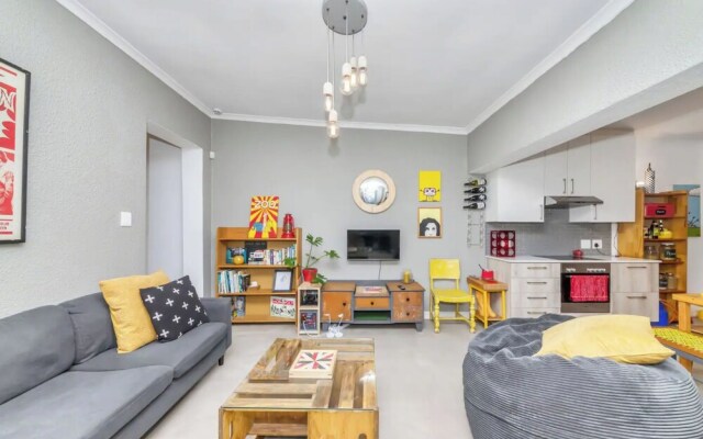 Modern and Stylish 2 BD House in Claremont