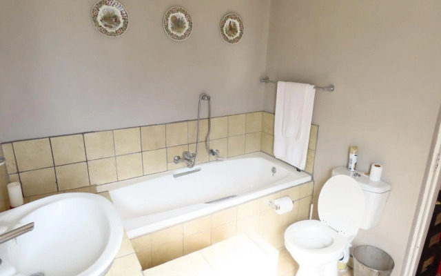 Sunset Lodge & Safaris