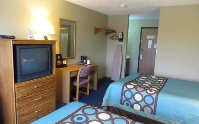 Super 8 by Wyndham Macomb