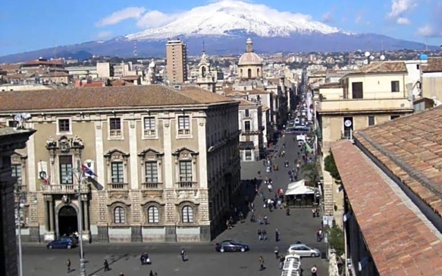 ETNEA 208 LUXURY JACUZZI SUITE Catania