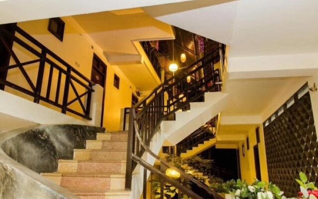 Truc Lam Hotel