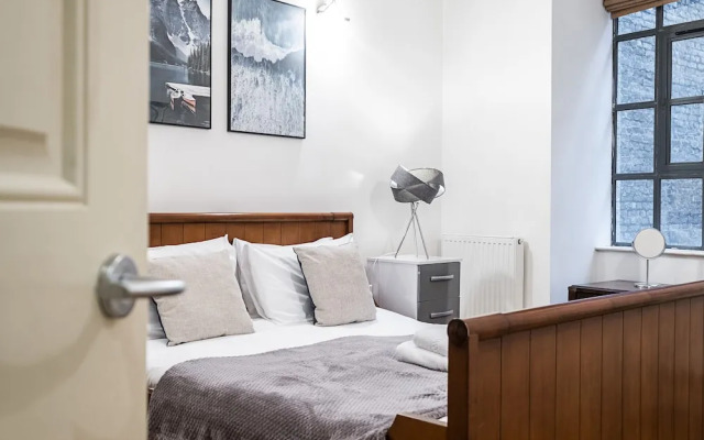 Shelton Apartment, London