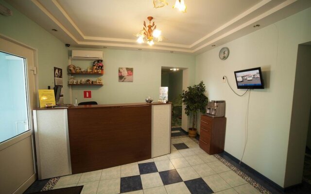 Oazis, Otel'