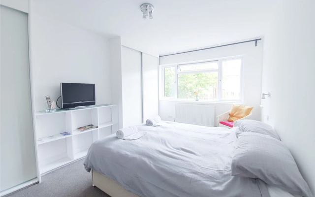 Lovely, Recently Renovated Maisonette in NW London