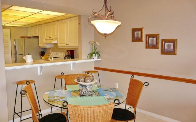 Relaxing Condo With Pool, bay View and Steps to Beach