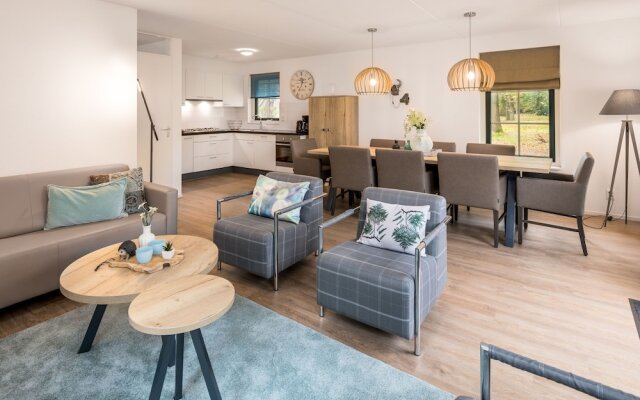 Luxurious Holidayhome With Whirlpool and Sunshower in Nature