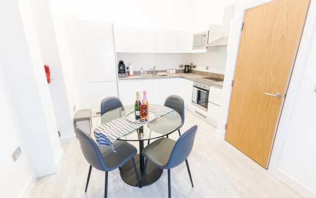 Exquisite, Cosy 2-bed Apartment in Salford