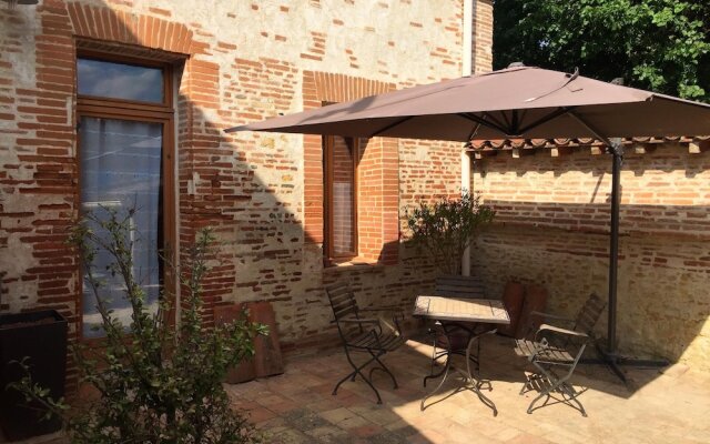 Studio in Villenouvelle, With Enclosed Garden and Wifi