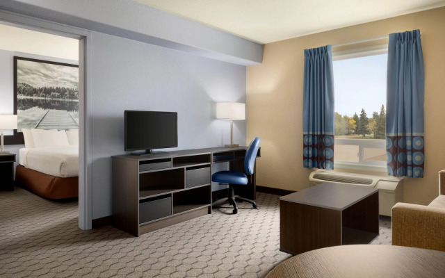 Super 8 by Wyndham Swan River MB