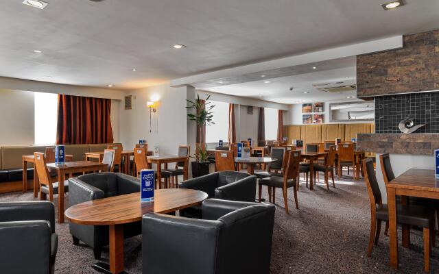 Holiday Inn Express London Gatwick - Crawley, an IHG Hotel