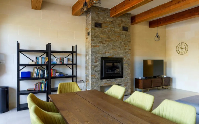Solaris Gozitan Villa With Pool Gozo