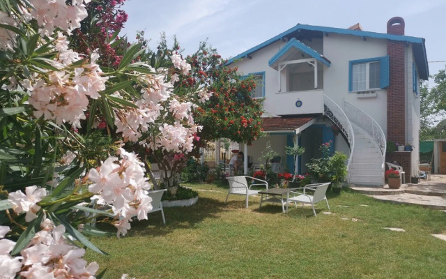 Holifera Hotel