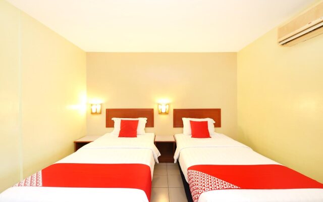 Super OYO 447 Comfort Hotel Meru