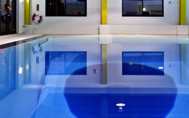DiveCube Hotel