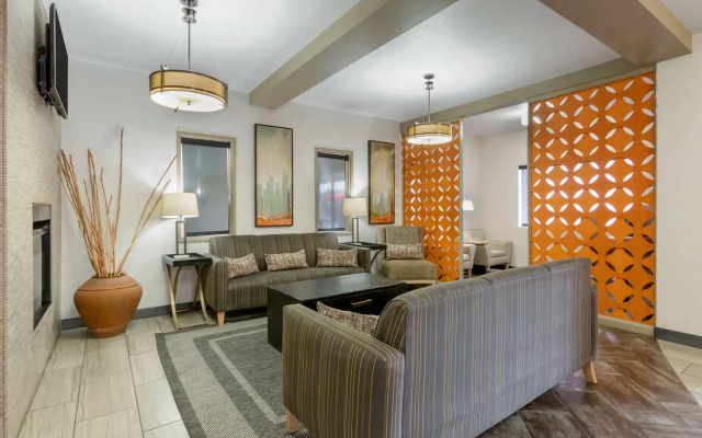 Best Western Plus The Four Corners Inn