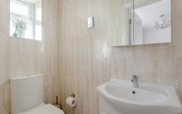 Room-family Room With Private Bathroom