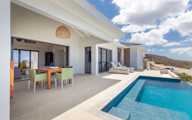 270° Ocean View from Private Infinity Pool - Colourful & Modern Villa