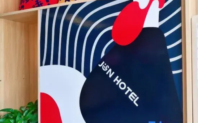 Junyi Chain Hotel (Xishui Zhongbai Storage Chinese Medicine Hospital Branch)