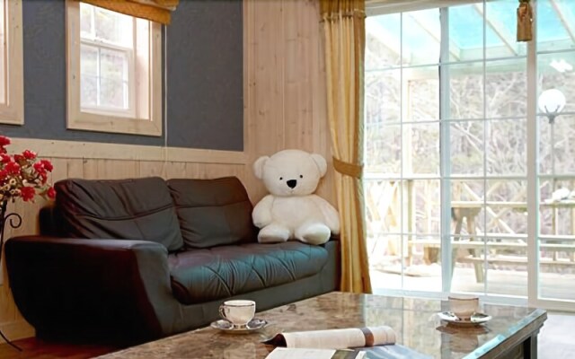 Yangsan Chickweed & Flower Pension
