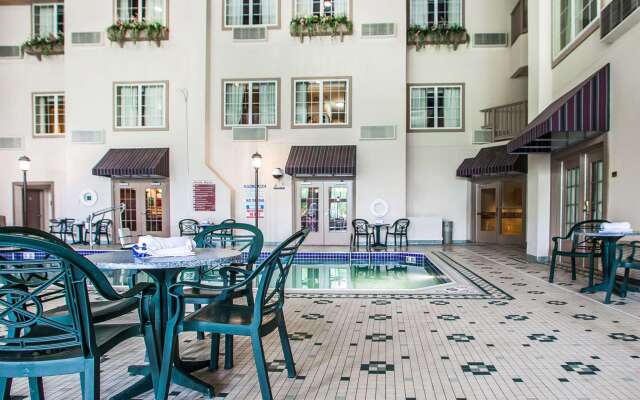 Comfort Suites Milwaukee Airport