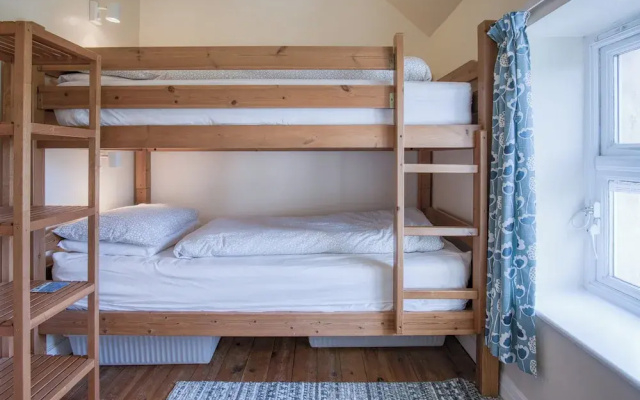 Bunk House - 4 Bedroom - Llangenith