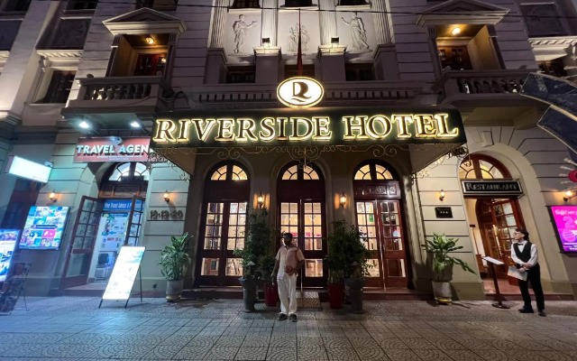 Riverside Hotel