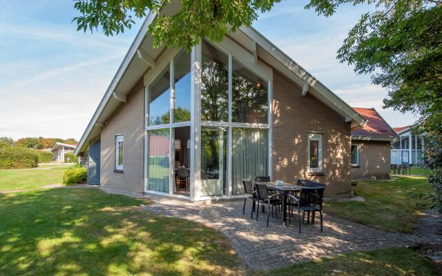 Restyled Bungalow with Dishwasher near Cozy Domburg
