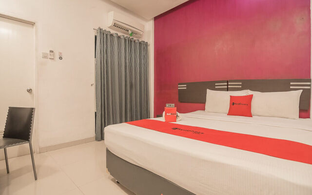 RedDoorz Plus near Undip Pleburan