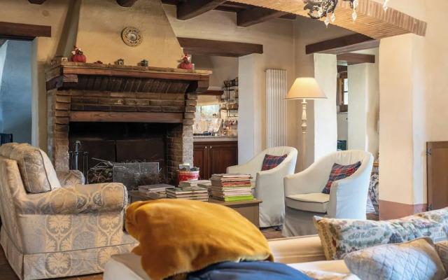 Tenuta di campagna con piscina immersa nel verde