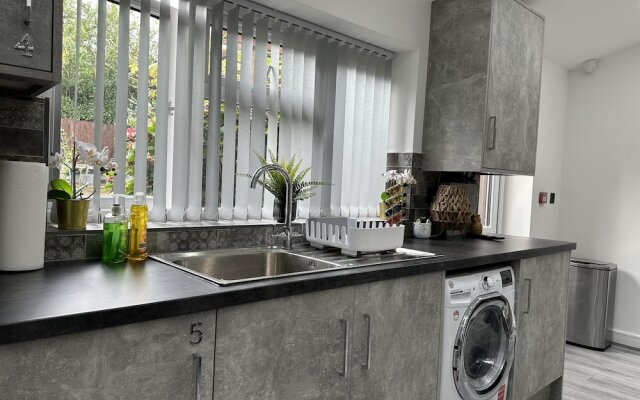 Stunning 4-bed House in Birmingham