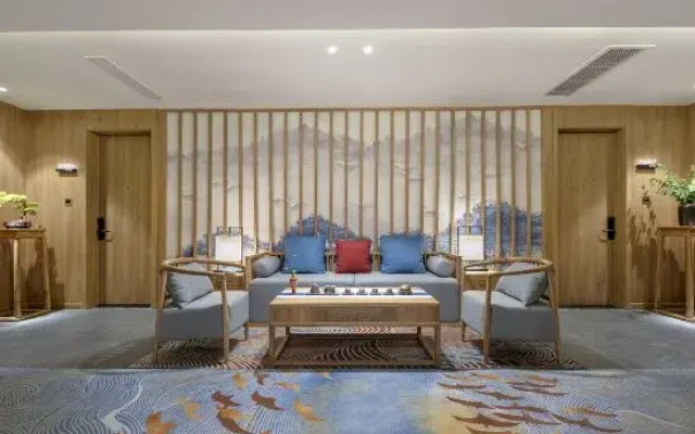 QIANNA HOTEL (Hebi High Speed Railway Station, Qi River View)