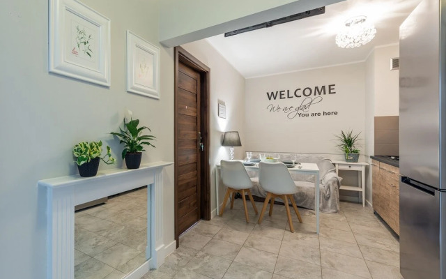 UNIT Warszawa Centrum Room by Metro Rondo ONZ