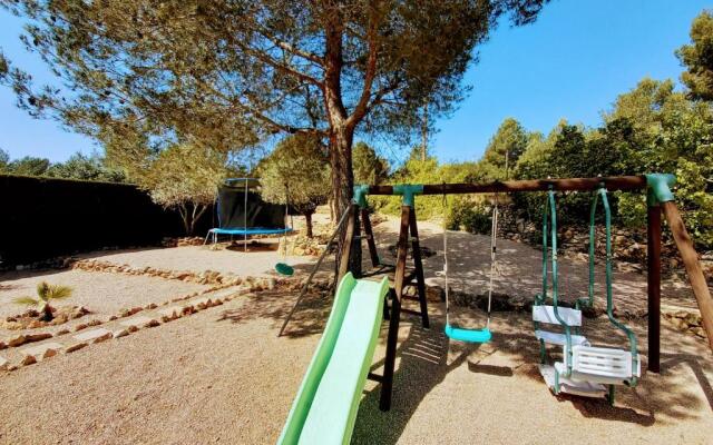 AbelesHome Villa con Piscina, Barbacoa y Parque Infantil.