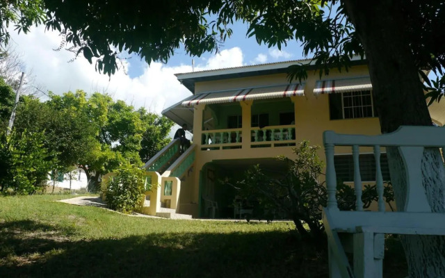 Rock Side 3 Bedroom Villa On the Beach