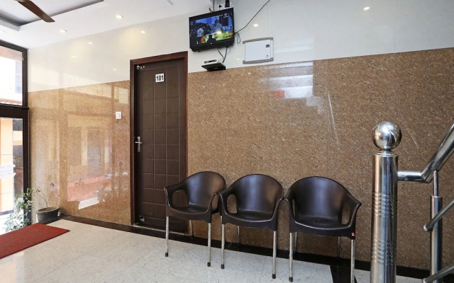 OYO 16815 Hotel Suresha