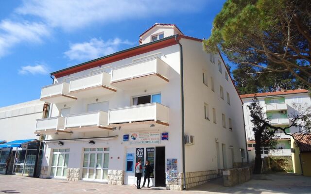 Apartment With 2 Bedrooms in Rab, With Wonderful sea View, Enclosed Ga