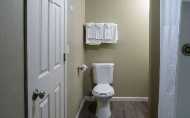 Rodeway Inn & Suites Ontario