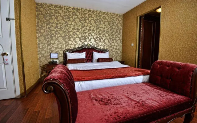 Santa Hill Hotel