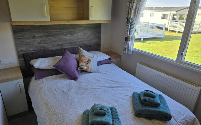 3 Bed-sleeps 8-free Parking-5 Min to Beach