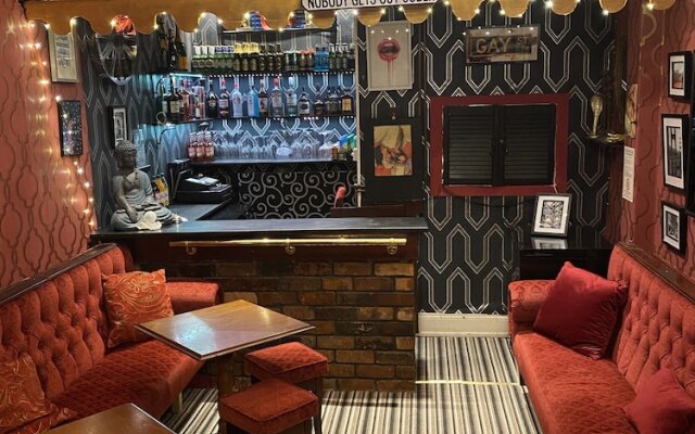 Delovely Hotel