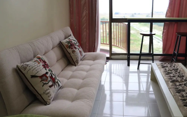 Cutie's Holiday Condominium