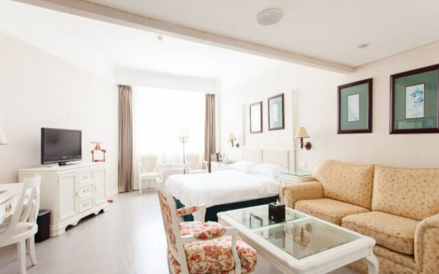 Golden Coast  Lawton Hotel