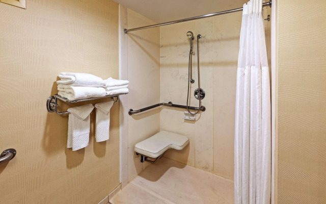 Embassy Suites by Hilton Greensboro Airport