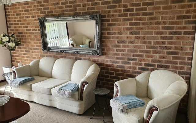 The Junction Estate COOL CALM COZY A Home N Host Property – Guest Rooms – Lithgow